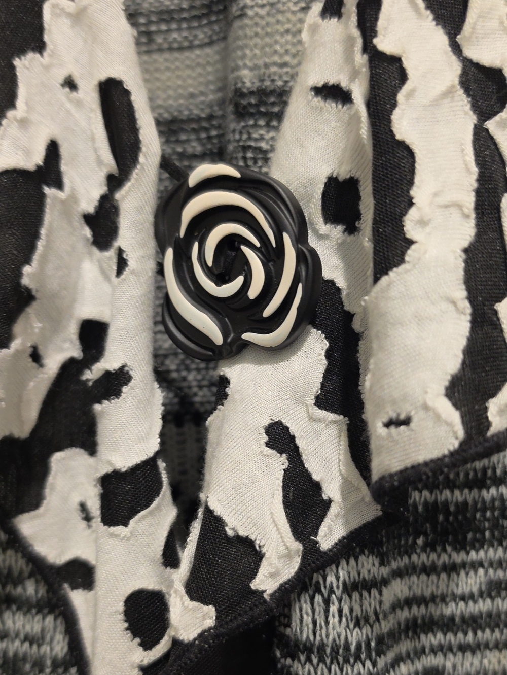 Ali Miles Black & White Floral Mixed Pattern Ruffle Front Cardigan Sweater 2x - Picture 3 of 4